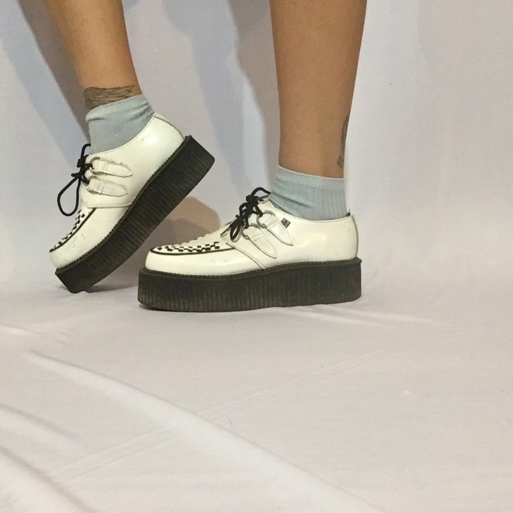 WHITE CREEPERS
